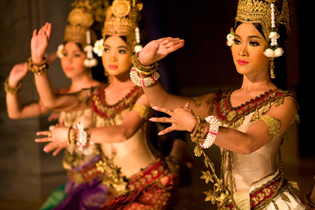 Malay dancers