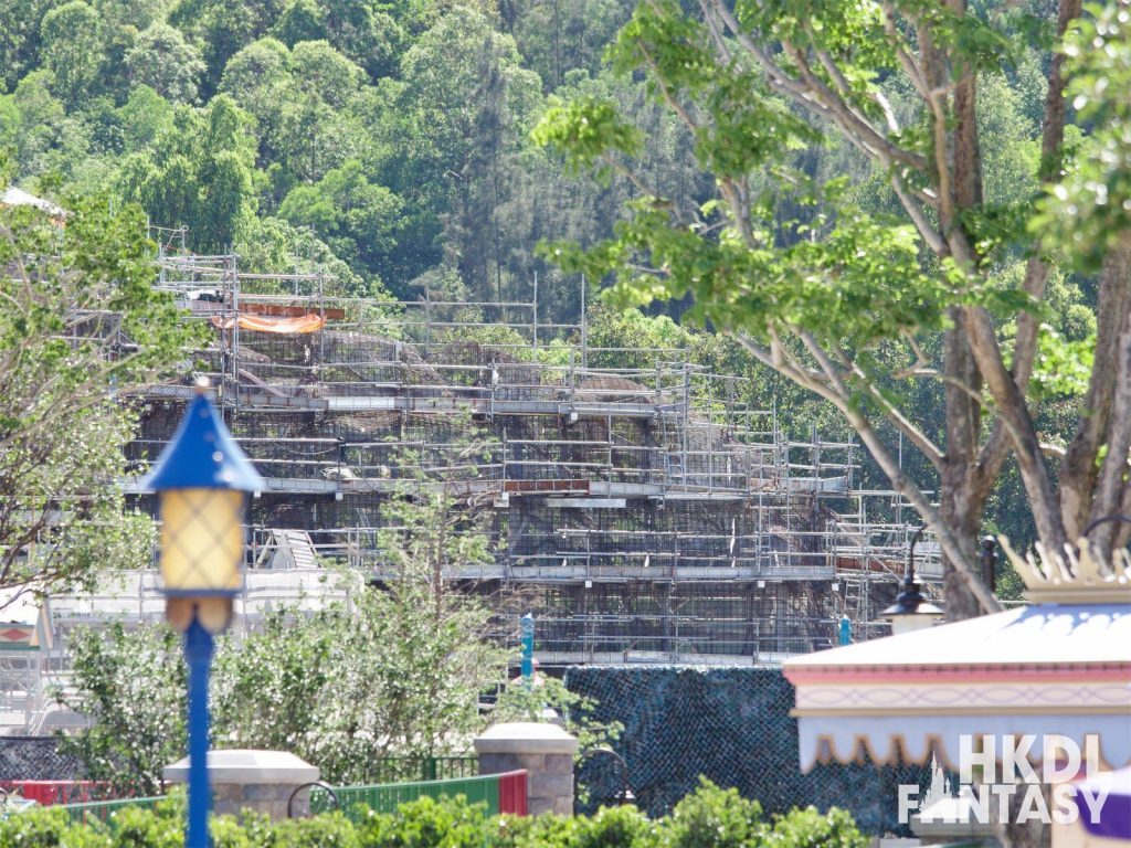 Hong Kong Disneyland Arendelle Mountain construction