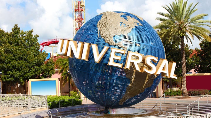 Universal Orlando Resort Is Removing Social Distancing Signs