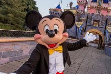 California to End Mask Mandate. Will Universal Studios Hollywood & Disneyland Do the Same?