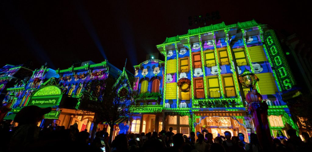 we-love-mickey main-street-projection-Hong Kong Disney Land