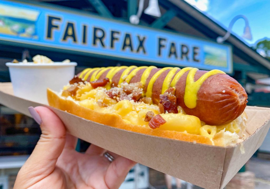 wdw-2021-hollywood-studios-fairfax-fare-restaurant-stand-review-hot-dogs-truffle-bacon-macaroni-and-cheese-dog