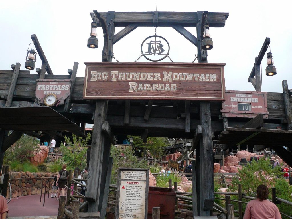 Big_Thunder_Mountain_Entrance_Sign_at_Magic_Kingdom