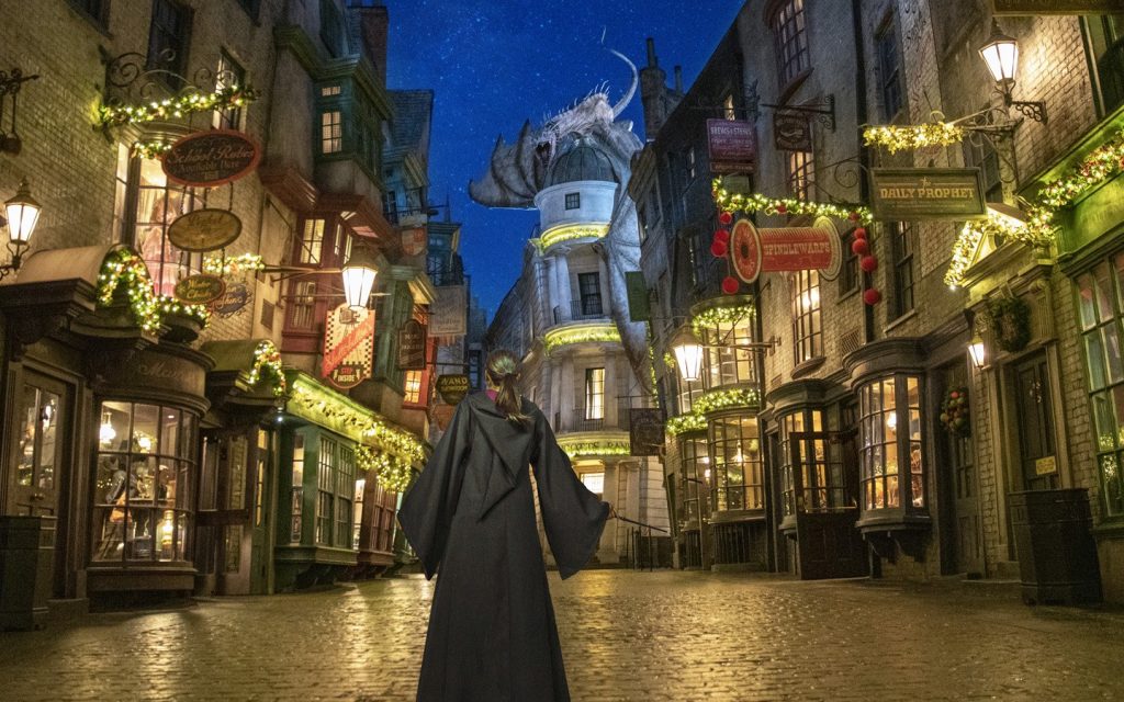 hogsmeade-Christmas-holiday-decorations-wizarding-world-of-harry-potter-universal-orlando
