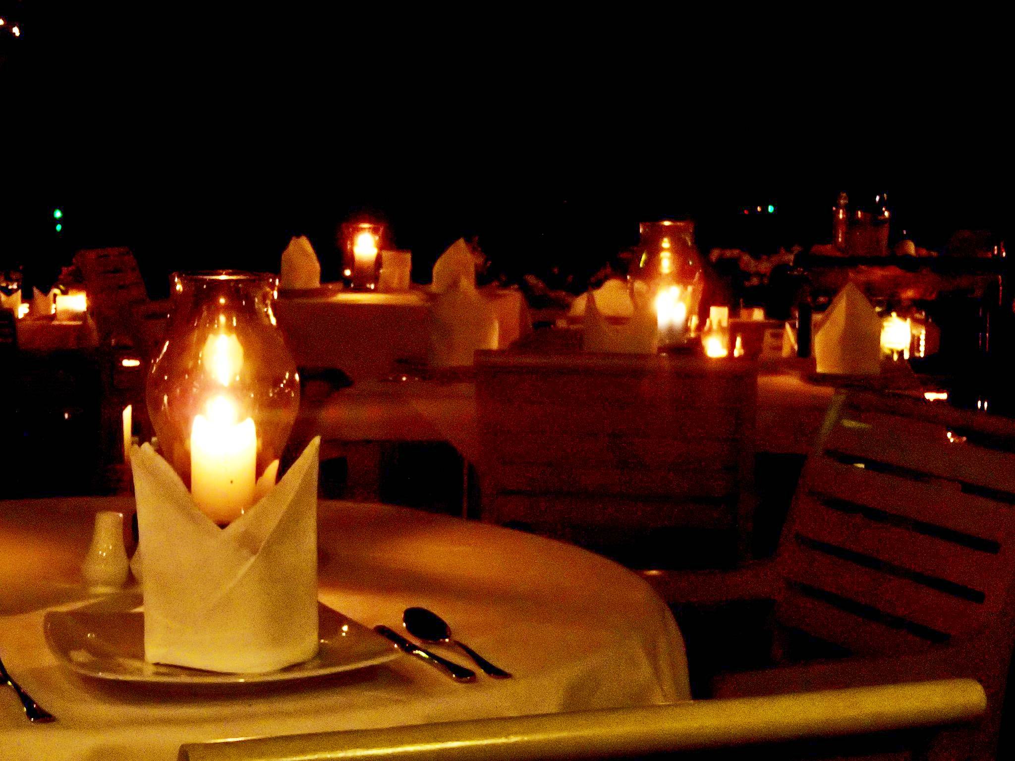 Candlelight dining at the beach