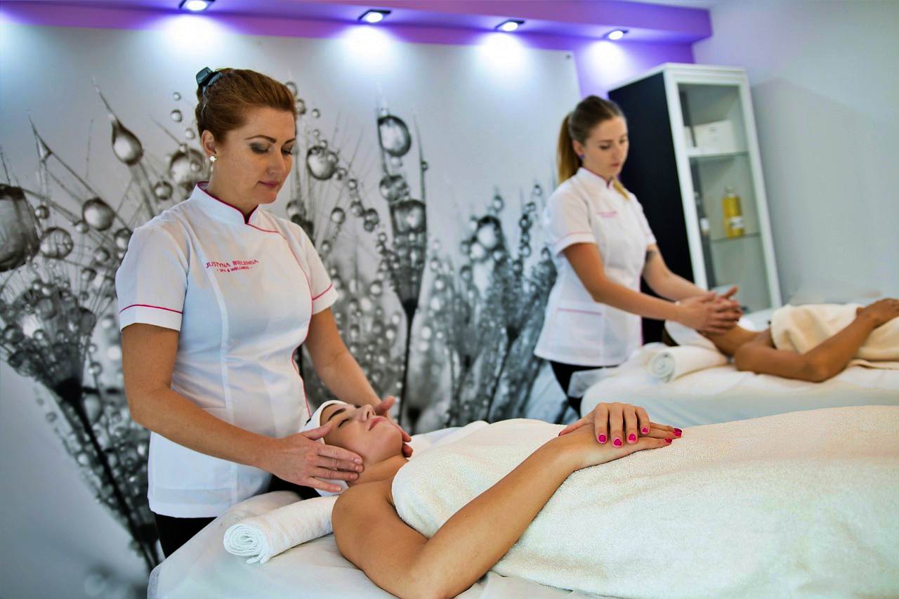 Couples' massage on honeymoon in Seychelles