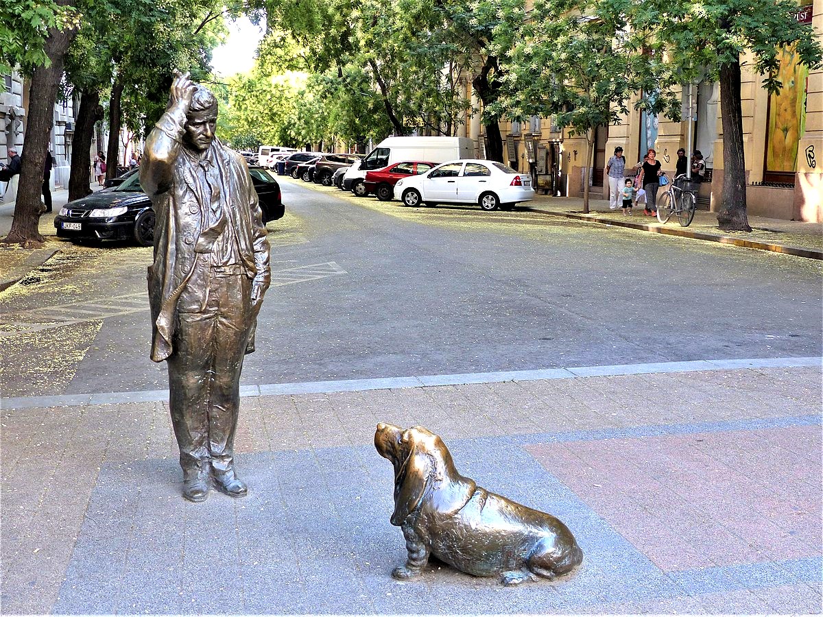 Columbo statue Budapest