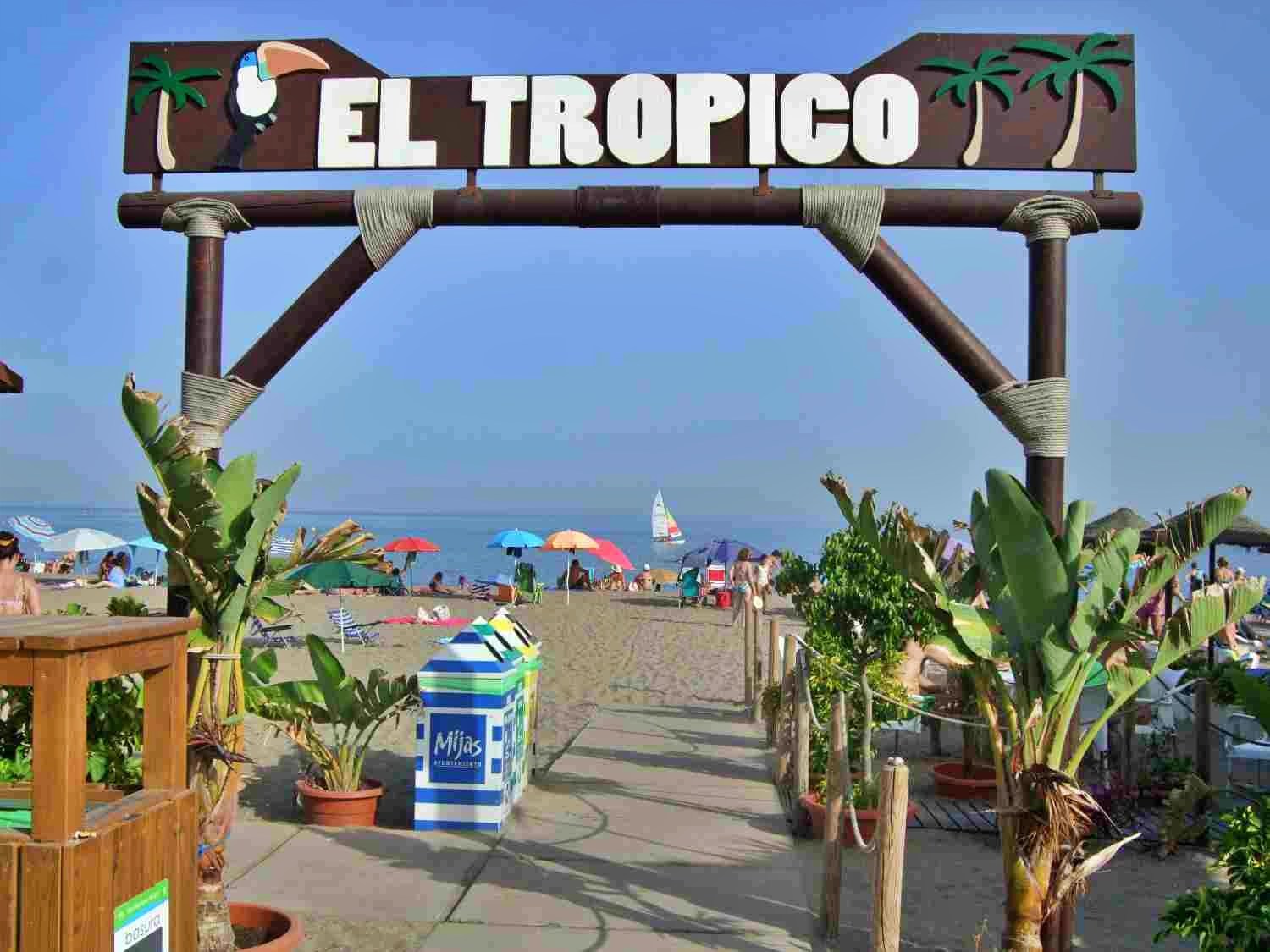 El Tropico chirinquito and beach